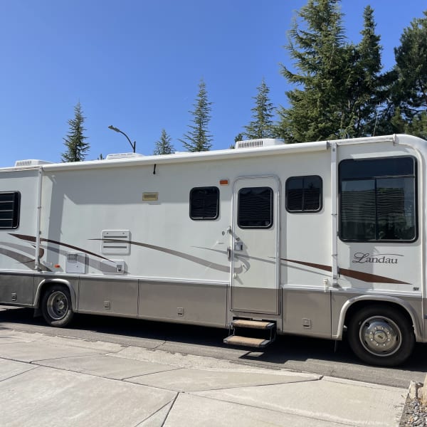 2002 Georgie Boy Landau Class A available for rent in Reno, Nevada