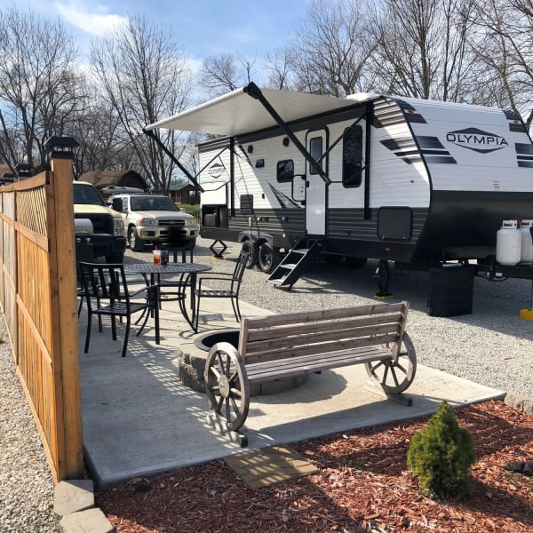 2022 Highland Ridge Olympia 26BHS Travel Trailer available for rent in Grain Valley, Missouri
