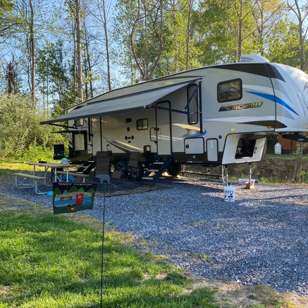 2020 Forest River Cherokee Arctic Wolf Fifth Wheel available for rent in Vesuvius, Virginia