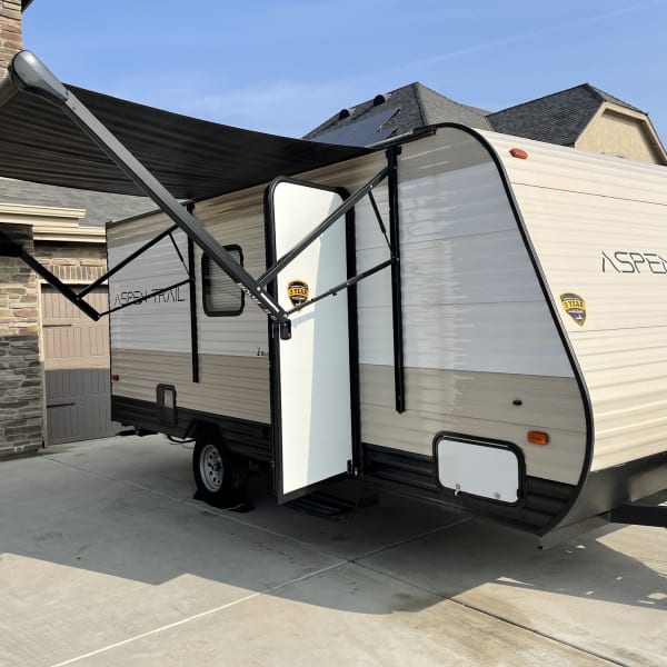 2021 Aspen Trail LE Travel Trailer available for rent in Bakersfield, California