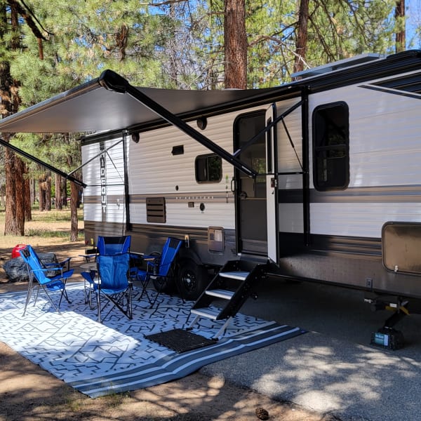 2022 Keystone 26BHWE Travel Trailer available for rent in Irvine, California