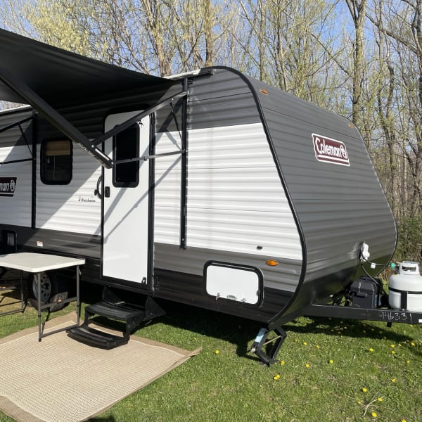 2021 Dutchmen Coleman Lantern LT Travel Trailer available for rent in Brunswick, Ohio