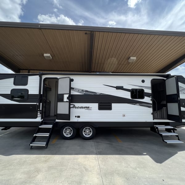 2022 Dream 290DBS Travel Trailer available for rent in Oklahoma City, Oklahoma