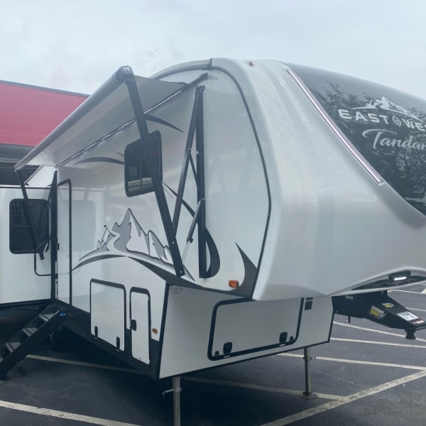 2022 EAST TO WEST TANDARA 320RL Fifth Wheel available for rent in Winter Garden, Florida