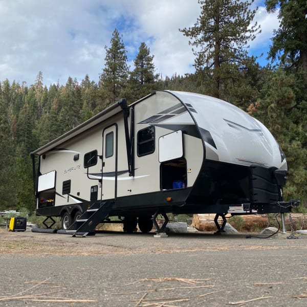 2022 Starcraft Super Lite Travel Trailer available for rent in Visalia, California