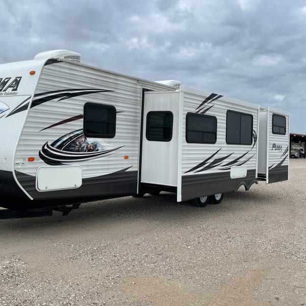 2015 Palomino Puma Travel Trailer available for rent in Katy, Texas