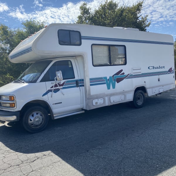 2000 Winnebago Chalet Class C available for rent in Ashland, Oregon