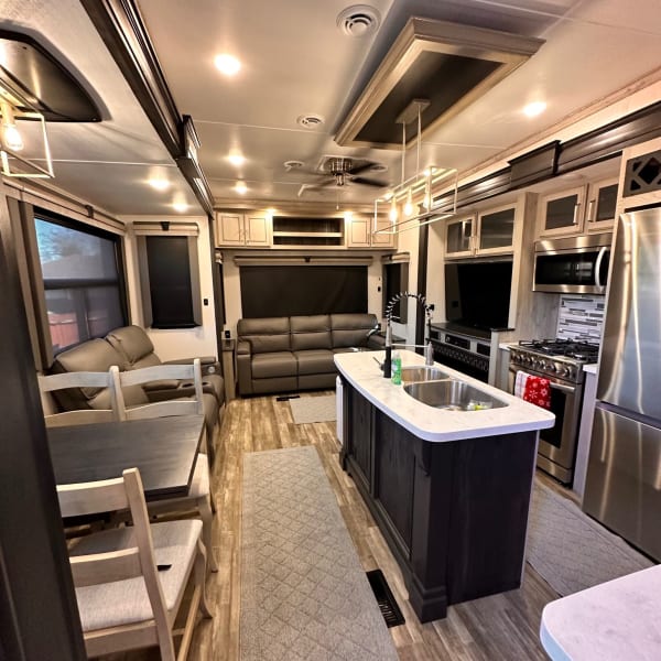 2022 Keystone RV Alpine Fifth Wheel available for rent in Ocala, Florida