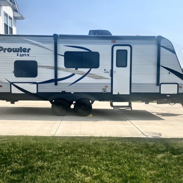 2015 Heartland RVs Prowler Lynx Travel Trailer available for rent in Lowell, Indiana