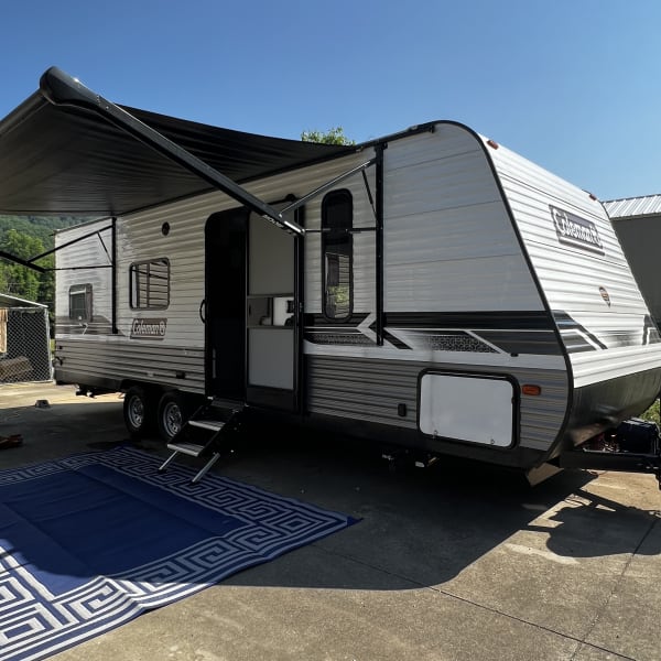 2022 Dutchmen Coleman Lantern LT Travel Trailer available for rent in Old Fort, North Carolina