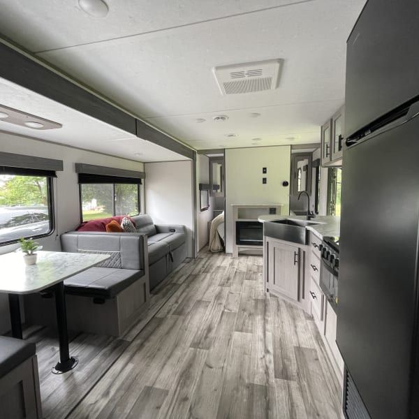 2023 Dutchmen Coleman Lantern Travel Trailer available for rent in Mooresville, North Carolina