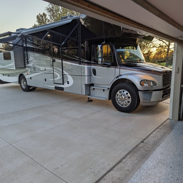 2015 Dynamax Force Class A available for rent in Elkhorn, Nebraska