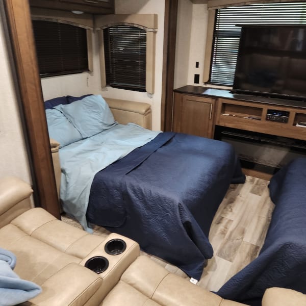 2018 Keystone RV Cougar Fifth Wheel available for rent in Bridgeport, Nebraska