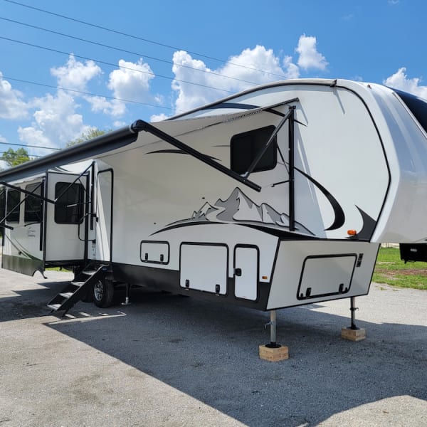 2022 East to West Tandara Fifth Wheel available for rent in Jacksonville, Florida