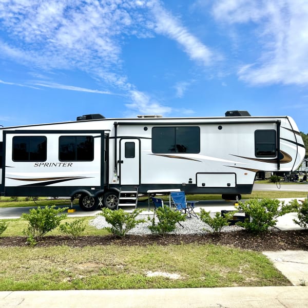 2023 Keystone Sprinter Fifth Wheel available for rent in Rincon, Georgia