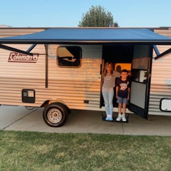 2023 Dutchmen Coleman Lantern LT Travel Trailer available for rent in Mustang, Oklahoma