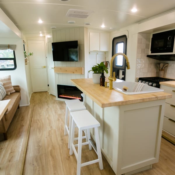 2021 Grand Design Imagine 3250BH Travel Trailer available for rent in La Mesa, California