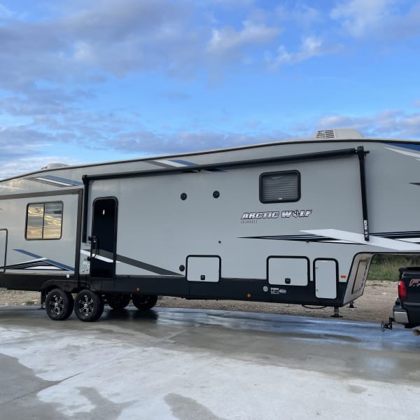 2021 Forest River Cherokee Arctic Wolf Fifth Wheel available for rent in Liberty Hill, Texas
