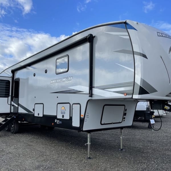 2022 Forest River Cherokee Arctic Wolf Fifth Wheel available for rent in BROKEN ARROW, Oklahoma