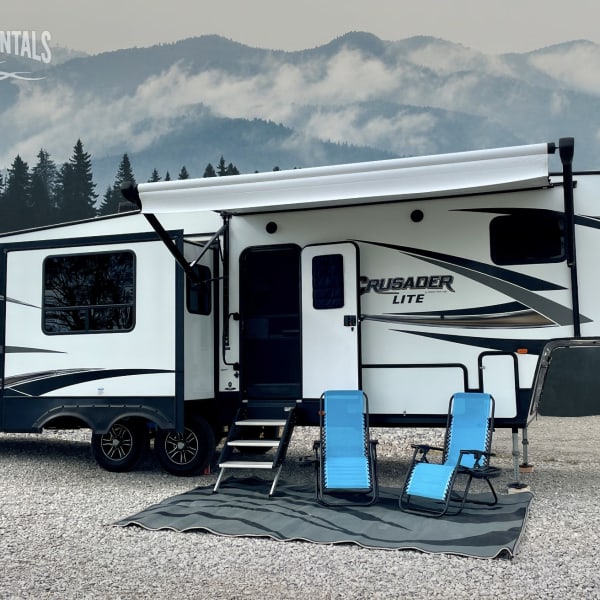2020 Prime Time Crusader Lite Fifth Wheel available for rent in Bridgeport, Texas