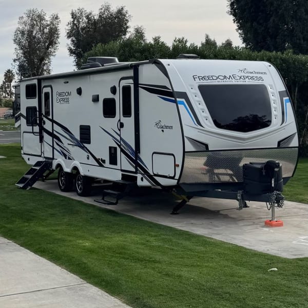 2022 Coachmen freedom express 287bhds Travel Trailer available for rent in coachella, California