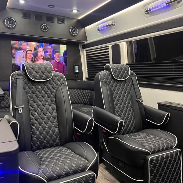 2024 Midwest Automotive Designs Midwest Automotive Designs Class B Class B available for rent in Naperville, Illinois