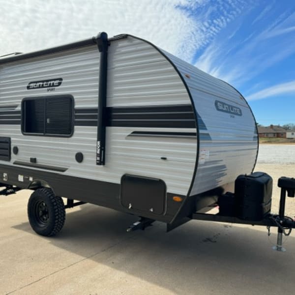 2023 Sunray Sunlite 16BH Travel Trailer available for rent in Aubrey, Texas