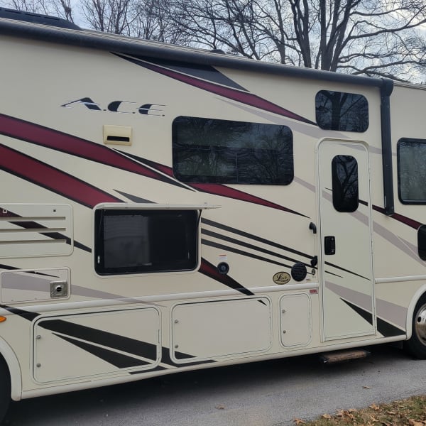 2018 Thor A.C.E. Class A available for rent in Omaha, Nebraska