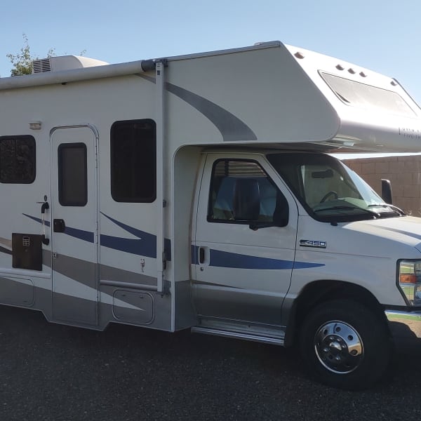 2008 Four Winds 5000 Class C available for rent in Surprise, Arizona