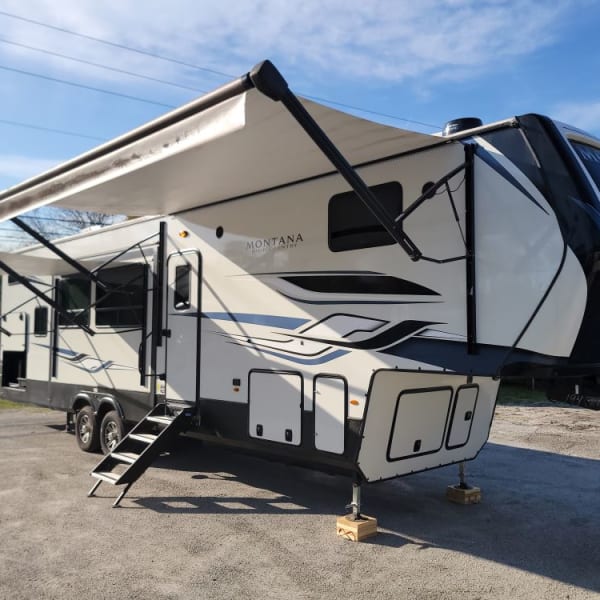2022 Keystone RV Montana High Country Fifth Wheel available for rent in Jacksonville, Florida