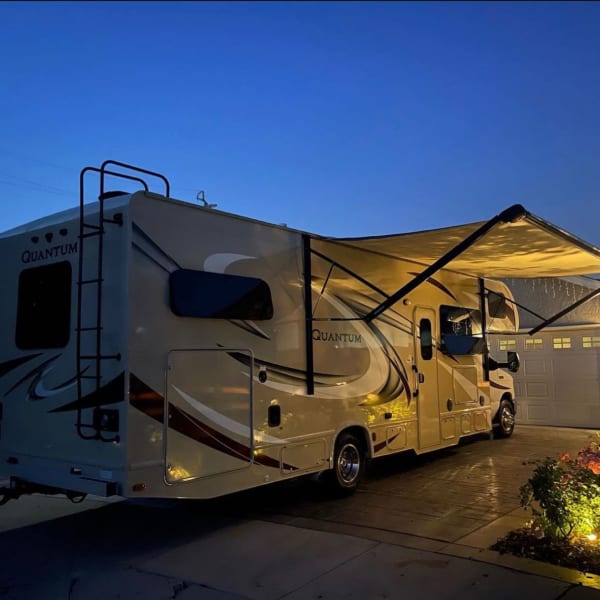 2017 Thor Quantum Class C available for rent in North hills, California