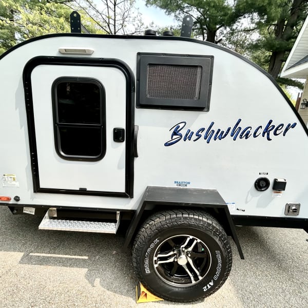 2022 Braxton Creek Bushwhacker Travel Trailer available for rent in Mascouche, Quebec