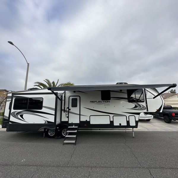 2021 Grand Design Reflection Fifth Wheel available for rent in Menifee, California