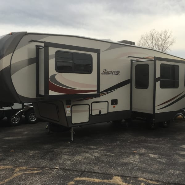 2016 Keystone Sprinter Fifth Wheel available for rent in Baraboo, Wisconsin