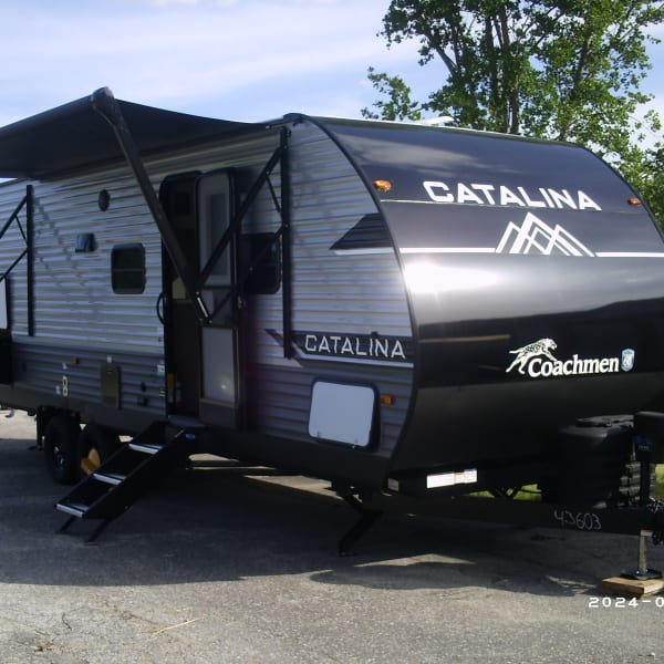 2024 COACHMAN CATALINA 261BHS Travel Trailer available for rent in Rollingstone, Minnesota