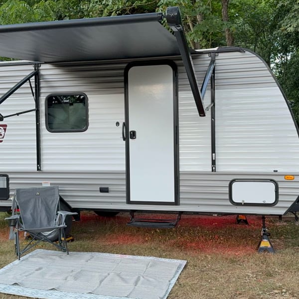 2024 Coleman Lantern LT 17B Travel Trailer available for rent in Vancouver, Washington