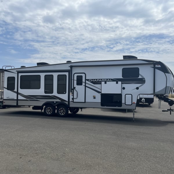 2022 Coachmen Chapparal 336 TSIK Fifth Wheel available for rent in Dixon, California