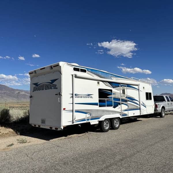 2008 Weekend Warrior Widelite Wlfs 2600 Toy Hauler available for rent in Bishop, California