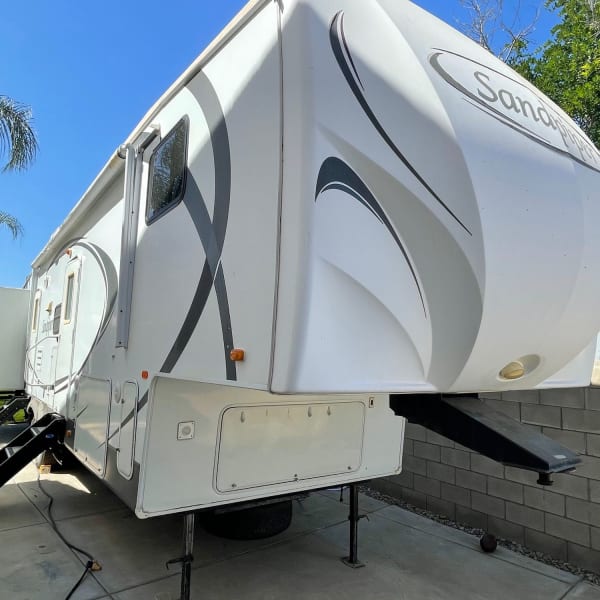 2011 Forest River Sandpiper Fifth Wheel available for rent in Bakersfield, California
