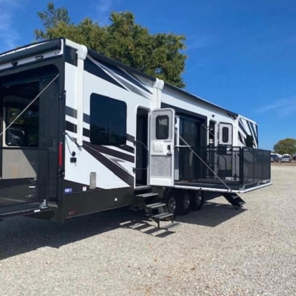 2023 Jayco Seismic Fifth Wheel available for rent in Concord, North Carolina