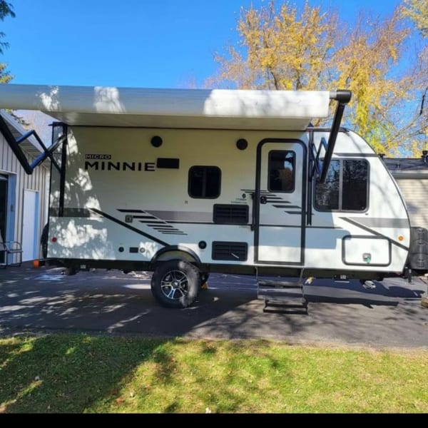 2021 Winnebago Minnie Winnie Travel Trailer available for rent in Maplewood, Minnesota