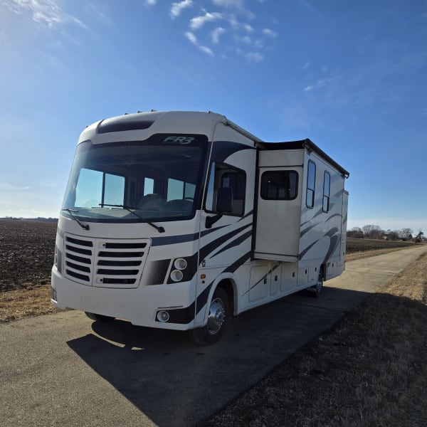 2021 FR3 FR3 Motorhome Class A available for rent in Yorkville, Illinois