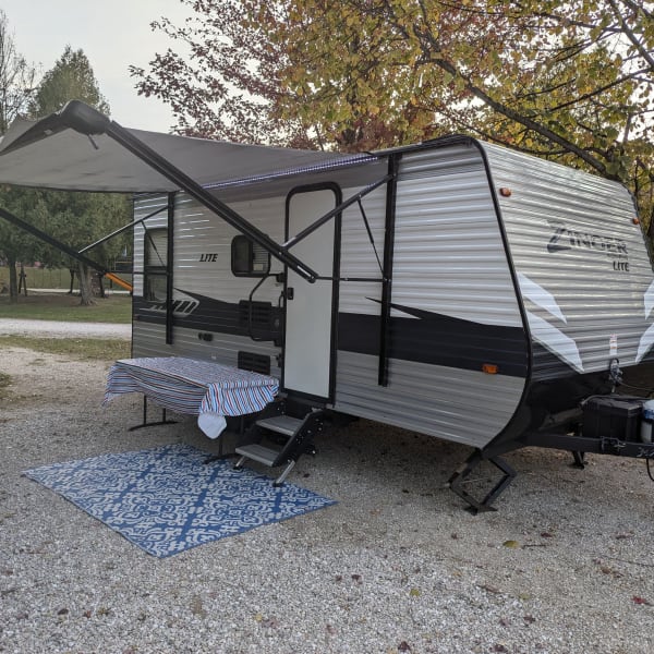 2020 Crossroads RV Zinger Lite Travel Trailer available for rent in Oshkosh, Wisconsin
