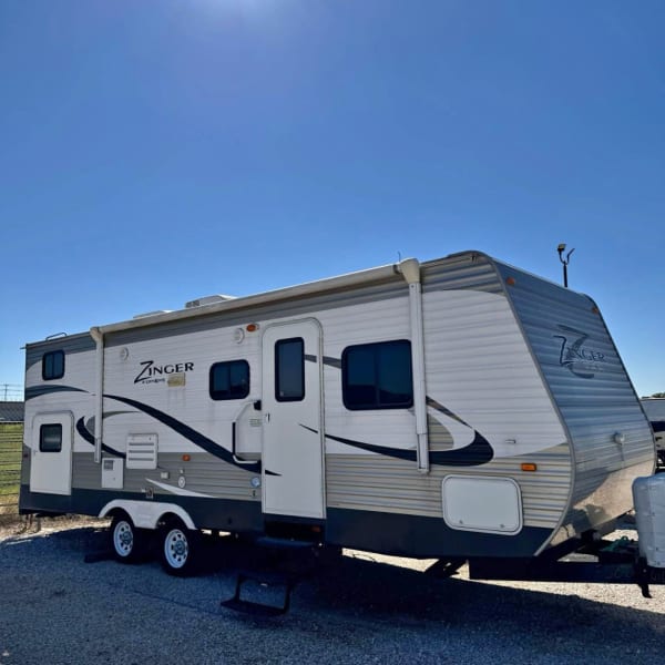 2015 Crossroads RV Zinger Travel Trailer available for rent in Georgetown, Texas