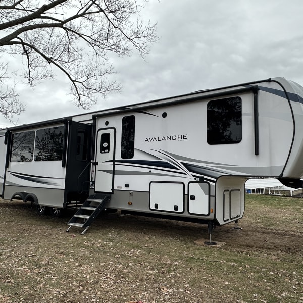 2023 Keystone RV Avalanche Fifth Wheel available for rent in New Philadelphia, Ohio