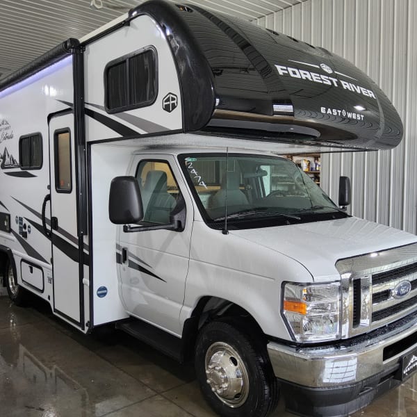 2025 East To West Entrada 2000NS Class C available for rent in Burlington, Wisconsin