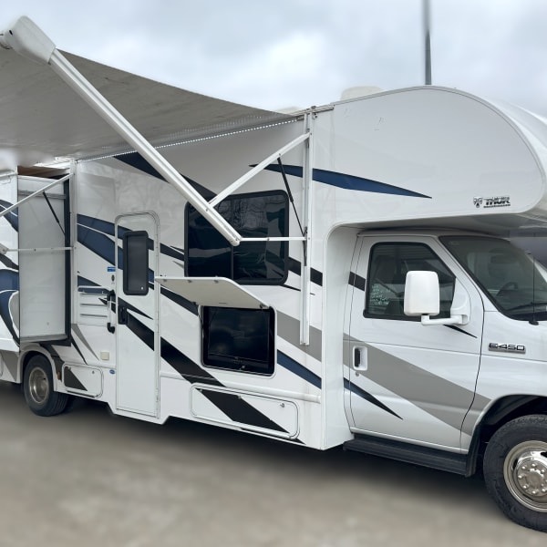 2023 Thor Motor Coach Freedom Elite Class C available for rent in Moraine, Ohio