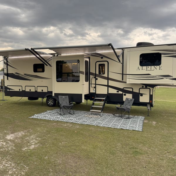 2020 Keystone RV Alpine Fifth Wheel available for rent in Jefferson, South Carolina