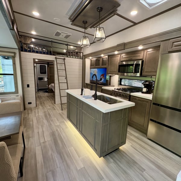 2023 Grand Design Solitude Fifth Wheel available for rent in Tavares, Florida