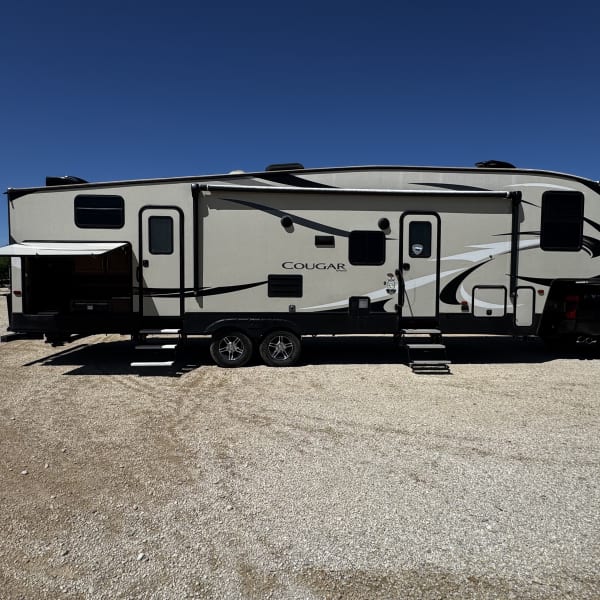 2019 Keystone RV Cougar Fifth Wheel available for rent in Abilene, Texas
